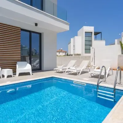 Villa Flora's 3-BR Retreat & Private Pool in Protaras