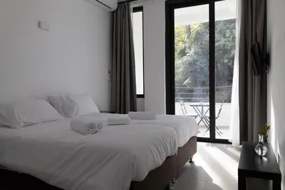 a bedroom with a large bed and a large window at Rifugio Retreat in Kakopetria
