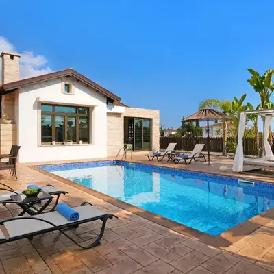 Villa Lara - 3bed Bangalow with Large Pool