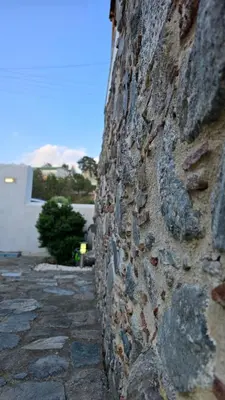 a side of a stone building with a stone wall at GPPh in Pelendri