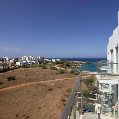 Seafront Stylish Apt