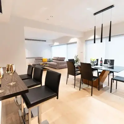 Deluxe Downtown with spacious balcony