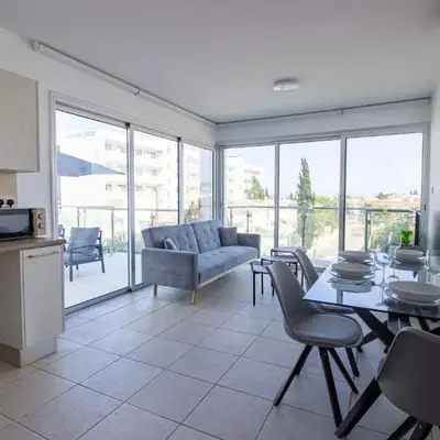 Beachside 1-bed with huge veranda
