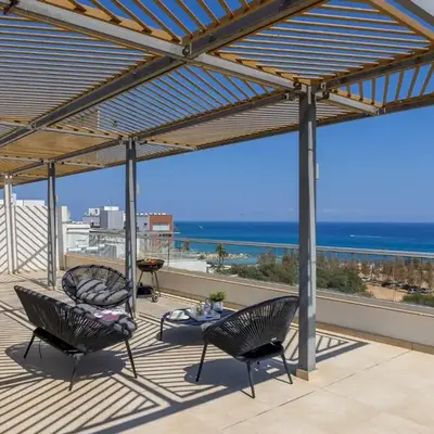 Emerald Bay Sea-Front Penthouse