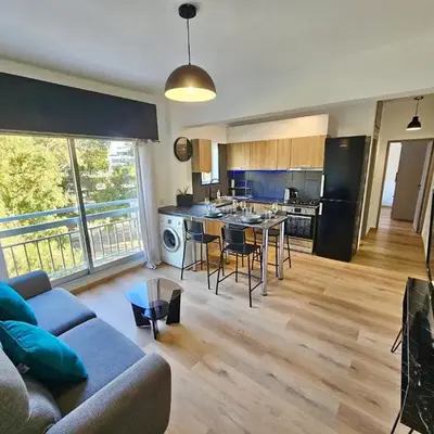 Central Riverside Escape Charming 1- Bedroom Flat