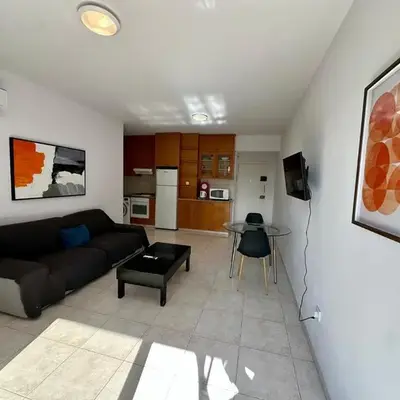 1 bedroom flat 200m from beach