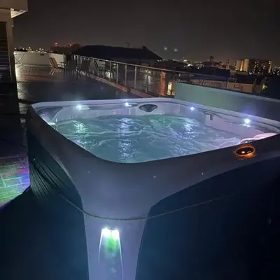Penthouse with outdoor hottub