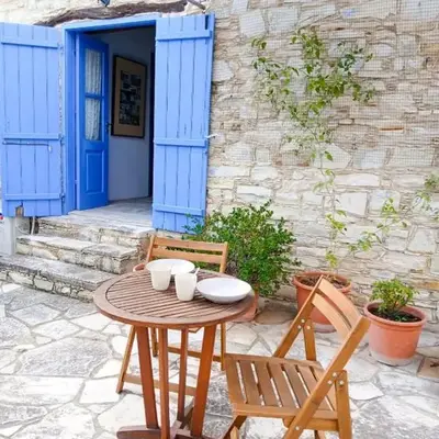Cozy Courtyard Apartment