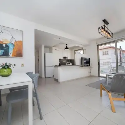 Central Luxurious 2 bedroom flat