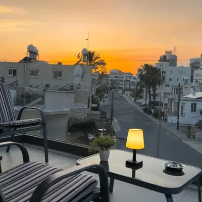 Sunset Balcony and Espresso Station Apartment
