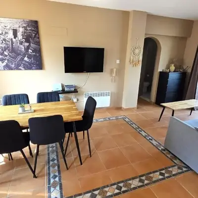 Charming 2BR Classic Flat with Fast Wi-Fi