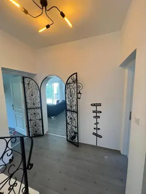 a room with a hallway with an open door at Villa Large Garden&Outdoor Space in Lageia