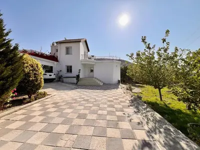 a large white house with a stone driveway at Villa Large Garden&Outdoor Space in Lageia