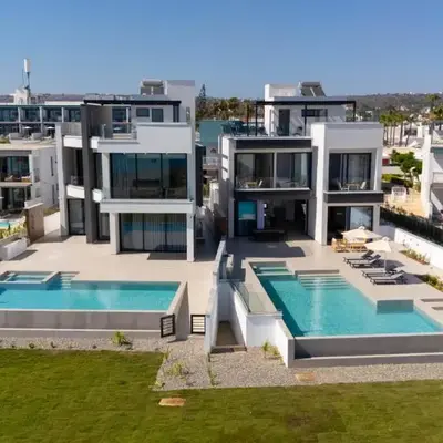 Aqua Beachfront Villas - Villa 2