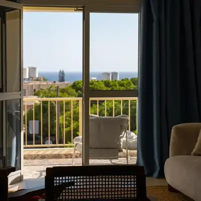Seaview apartment newly renovated to high quality