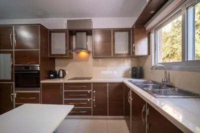 Gallery image of LIORA 2 Bedroom Apartment in Central Limassol with Balcony 5Gbps Fiber WiFi Private Parking and Air Conditioning Just 250m from the Beach in Limassol