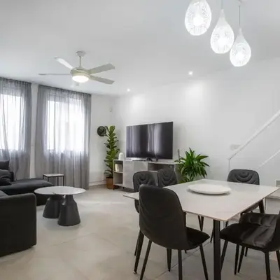 Two Bedroom House In Town Center by Sweet Keys