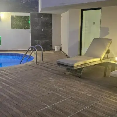 Girne Merkezde Geniş Teraslı Havuzlu Daire