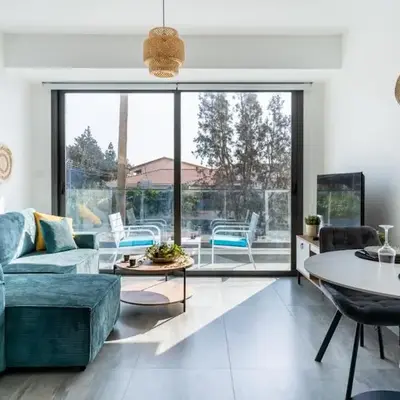 Azoria - Stylish 1-BR Apartment & Balcony in Kiti