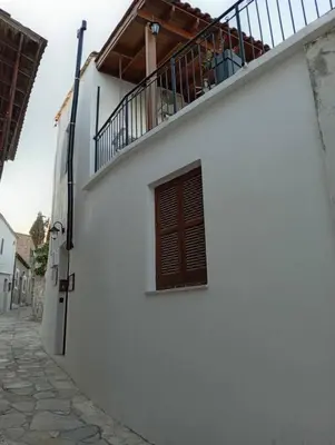 a white building with a balcony on top of it at En chirokitia cottages in Chirokitia