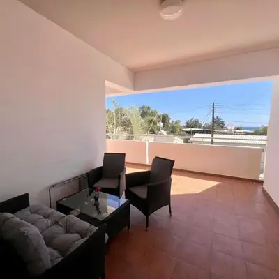 2 Bed 1st Floor Apartment Mc Kenzie -3 min walk to the beach!