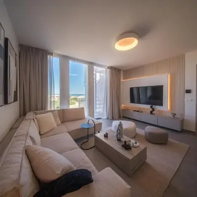 Blue Horizon Seaview Suite with Rooftop and Pool in Paralimni