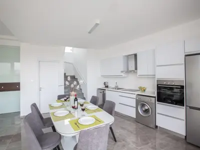 a kitchen and dining room with a table and chairs at Holiday Home 2-Schlafzimmer-Villa mit Pool- Dachgarten- Meerblick by Interhome in Protaras