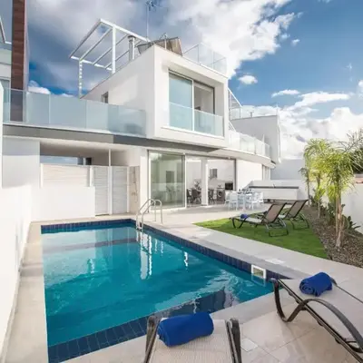 Holiday Home 2-Schlafzimmer-Villa mit Pool- Dachgarten- Meerblick by Interhome
