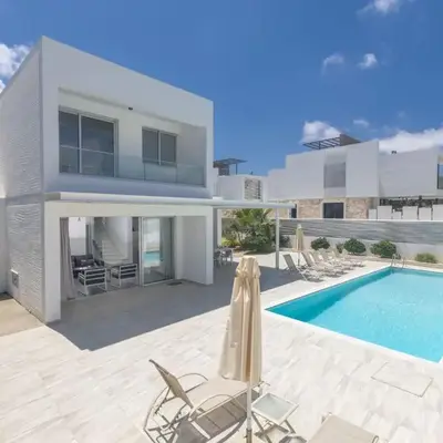 Holiday Home Greco Villa CCV4- 5-Schlafzimmer-Villa mit privatem Pool in Protaras Zentrum by Interhome