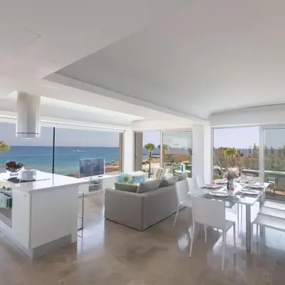 Apartment Luxuriöse Wohnung am Strand von Thalassa by Interhome