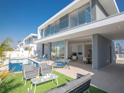 an image of a house with a swimming pool at Holiday Home 3-Schlafzimmer-Villa mit privatem Pool im Zentrum by Interhome in Protaras