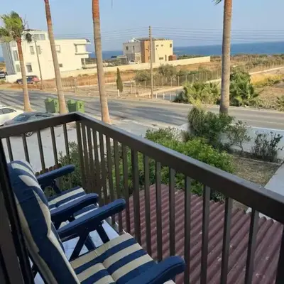 Sea view maisonette on coastal road