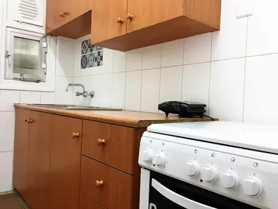 a kitchen with a stove and a sink at Comfortable Engomi Apartment in Yukarı Lakatamya