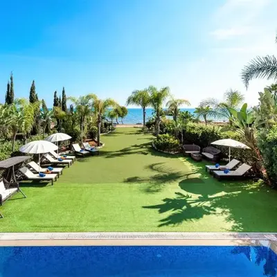 Sea Front Oceanus H2 by Ezoria Villas