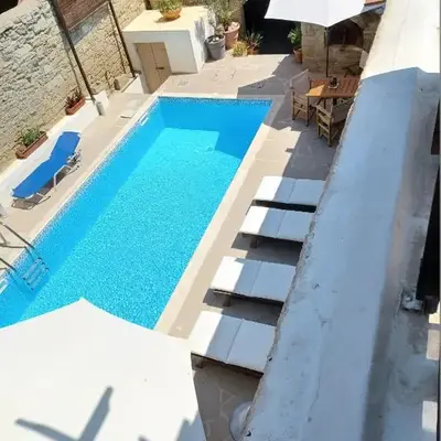 Vrakas House