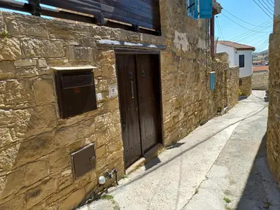 a stone building with a door on the side of it at Kleanthis House in Tochni