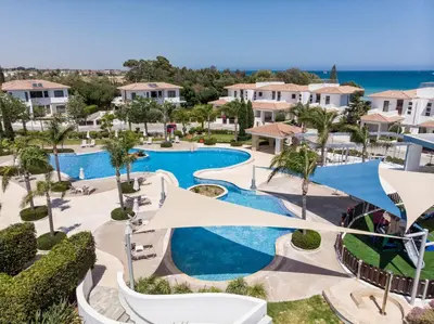 an image of the pool at the resort at Atlantis Gardens in Mazotos