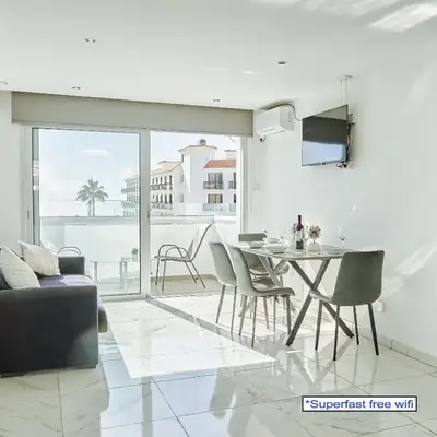 Nissi Avenue Suites