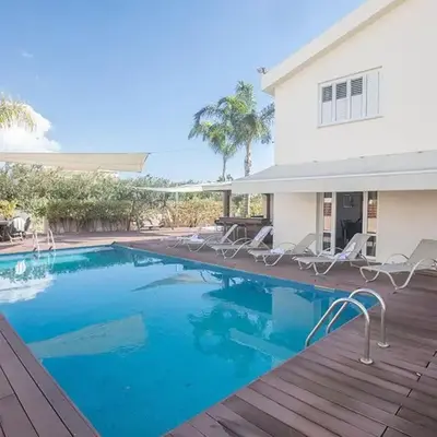 Villa Magusta - Modern 4 Bedroom Ayia Thekla Villa With Pool