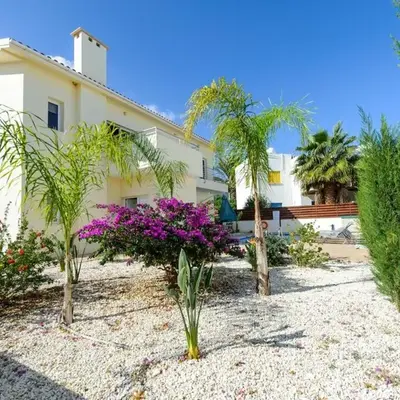 Villa Dafnis Helios - Lovely 3 Bedroom Central Protaras Villa With Pool
