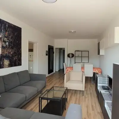 5 min to the Beach Holiday Shared Apartment - private ROOM in 3 bdr Apt