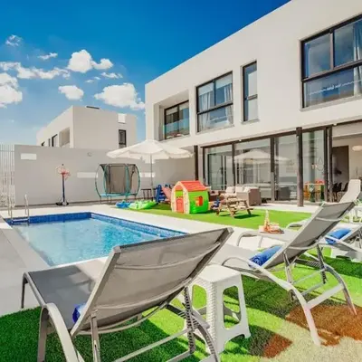 SunnyVillas 4BR New Villa Private Pool in Pernera