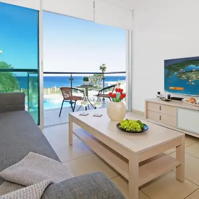 VERONICA - Coralli Beachfront Apartment