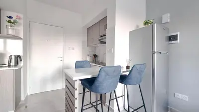 Gallery image of Coastal Chic: Luxury Apt in the Heart of the City! with Smart TV! in Larnaka