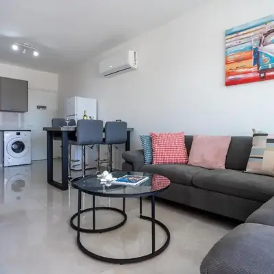 Andrea 3-Bedroom Apt in Mackenzie